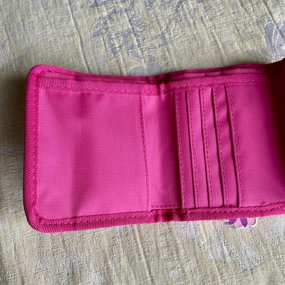 Hello Kitty Wallet 2011 - Picture 6 of 13